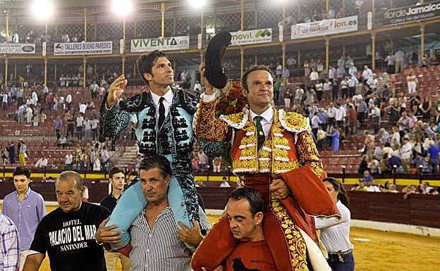 Cayetano y Ferrera salen a hombros.