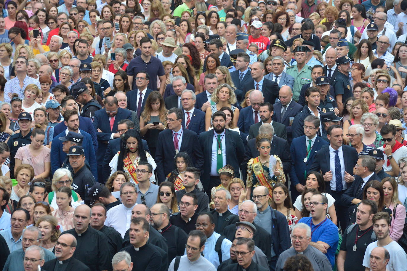 Miles de murcianos acompañan a la patrona de la ciudad hasta su santuario