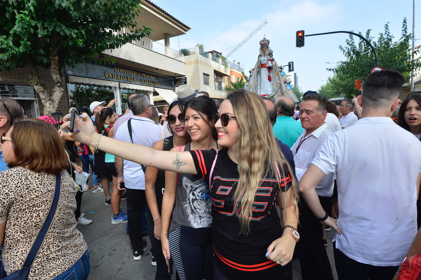 Miles de murcianos acompañan a la patrona de la ciudad hasta su santuario