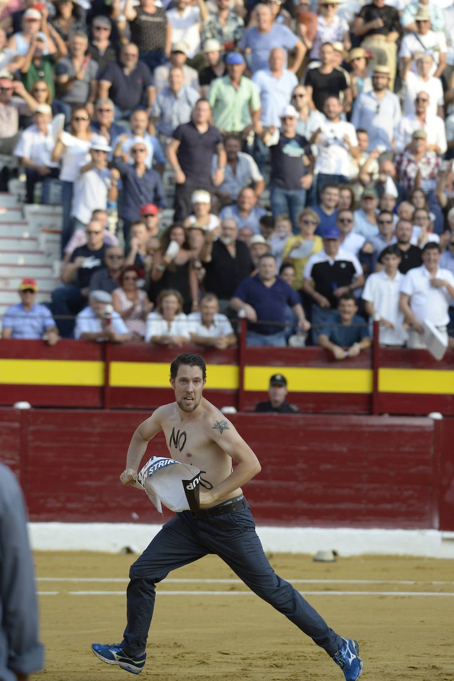 El Juli se va de vacío de La Condomina