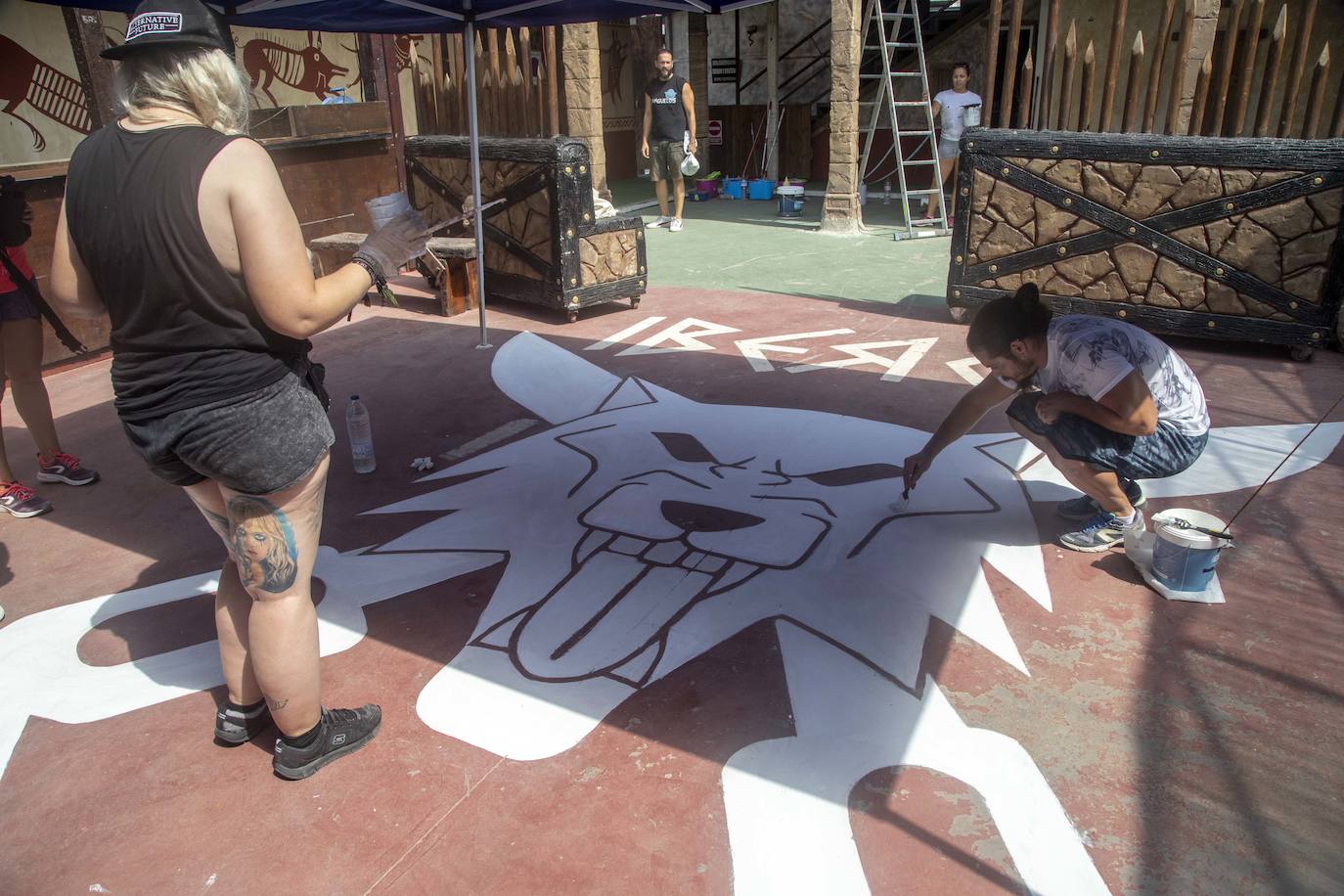 Tropas y legiones equipan sus cuarteles para la fiesta