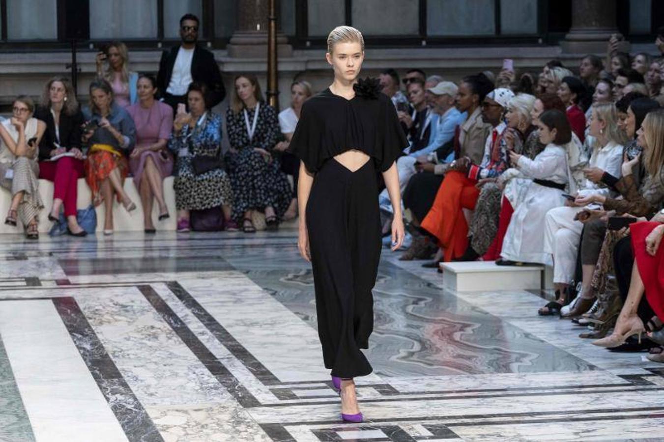  Victoria Beckham presenta su colección Primavera/Verano 2020 en la Fashion Week de Londres