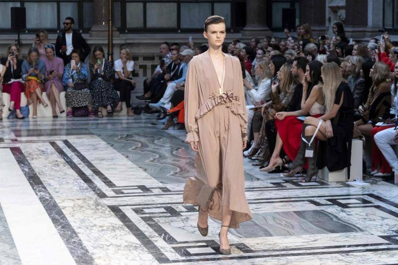  Victoria Beckham presenta su colección Primavera/Verano 2020 en la Fashion Week de Londres