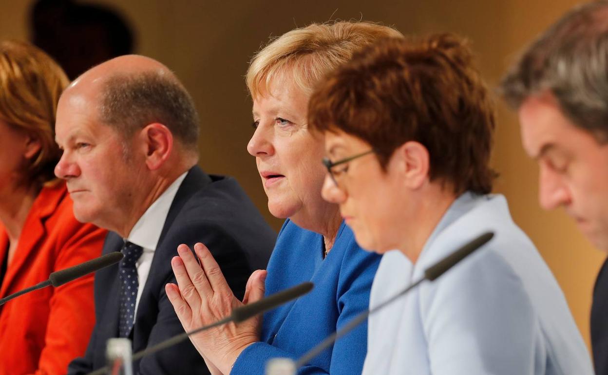 La canciller Angela Merkel da a conocer las medidas contra el cambio climático que pondrá en marcha Alemania.
