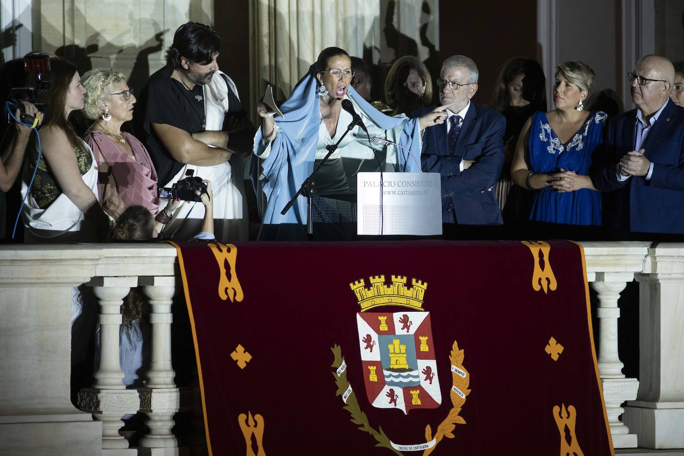«¡Ahora vosotros sois la historia», dijo el actor en el acto inaugural del trigésimo aniversario en el que todos recordaron a los damnificados de la catástrofe causada por la 'gota fría'.