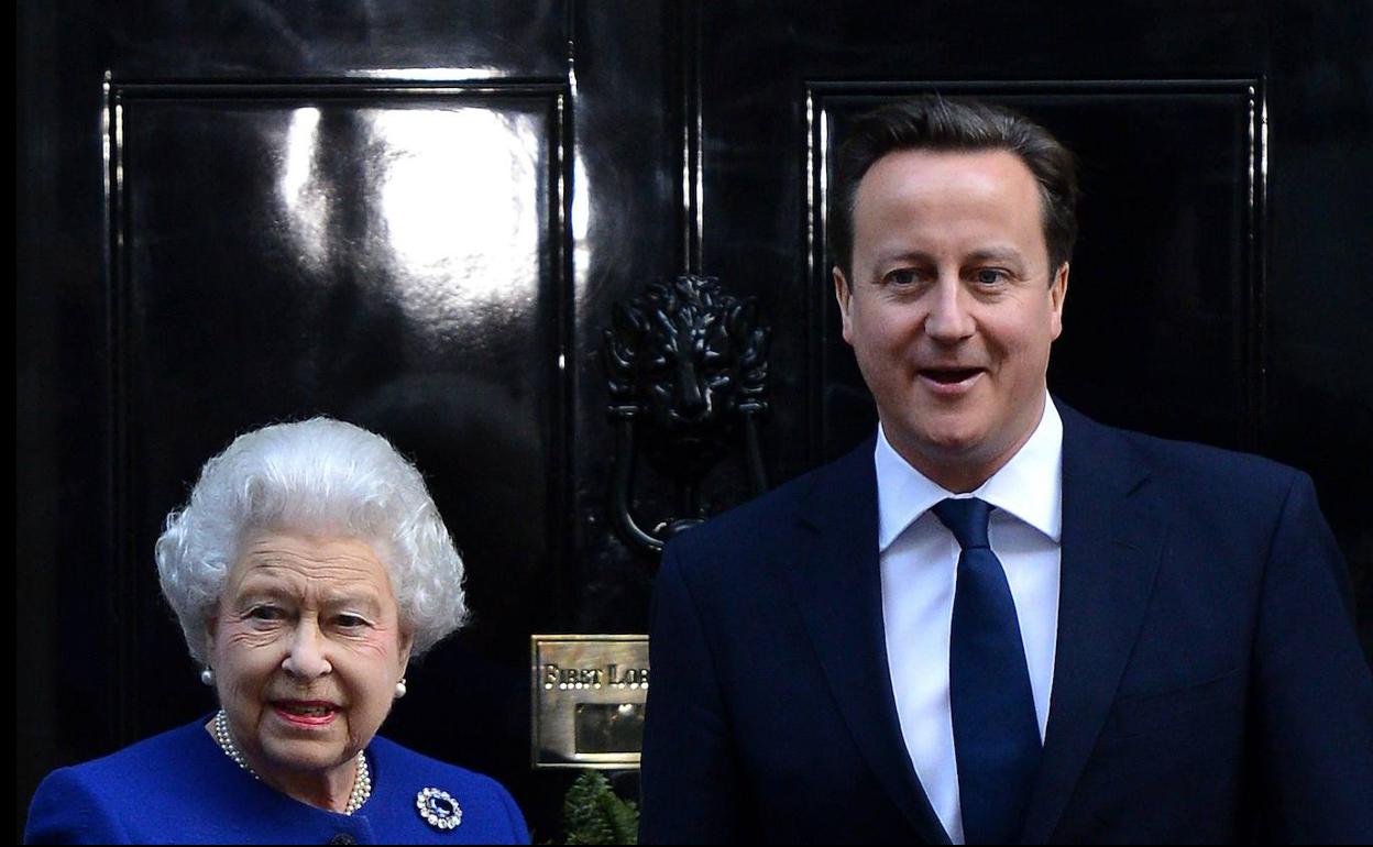 Isabel II y David Cameron, en una imagen de archivo.