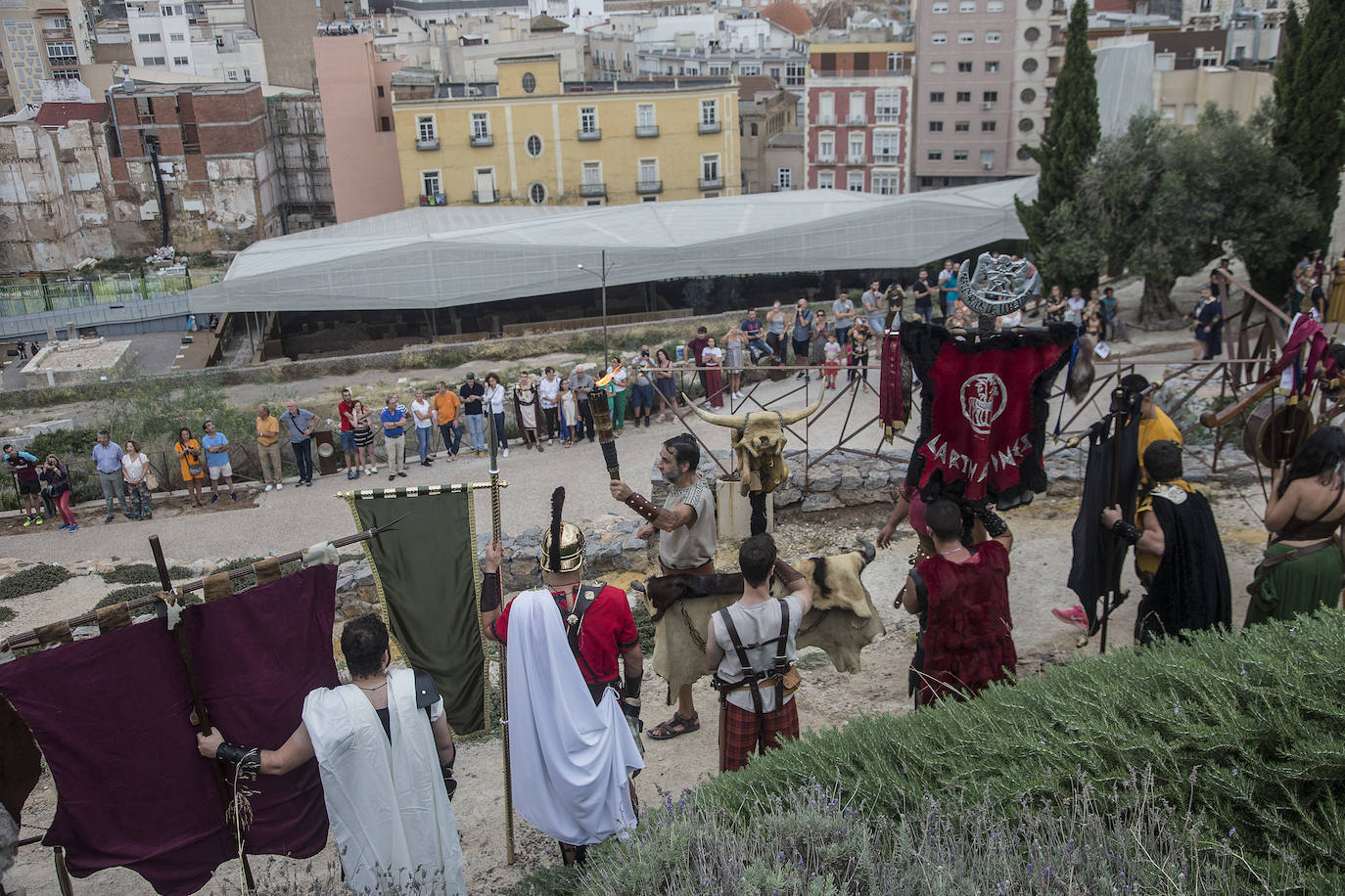 La Ruta Iter Ignis comenzó en Cabo de Palos y reunió a una veintena de relevistas.