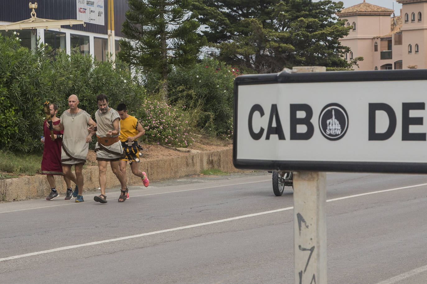 La Ruta Iter Ignis comenzó en Cabo de Palos y reunió a una veintena de relevistas.
