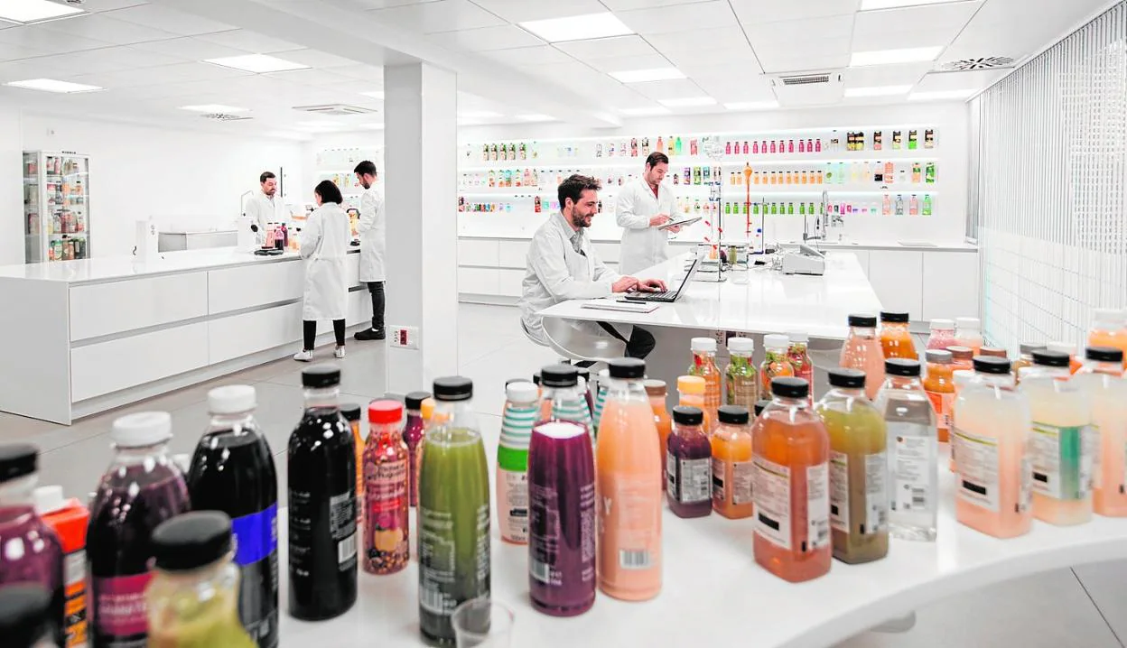 Un equipo de 150 investigadores y técnicos forman AMC Innova, la división de innovación de AMC Natural Drinks. 