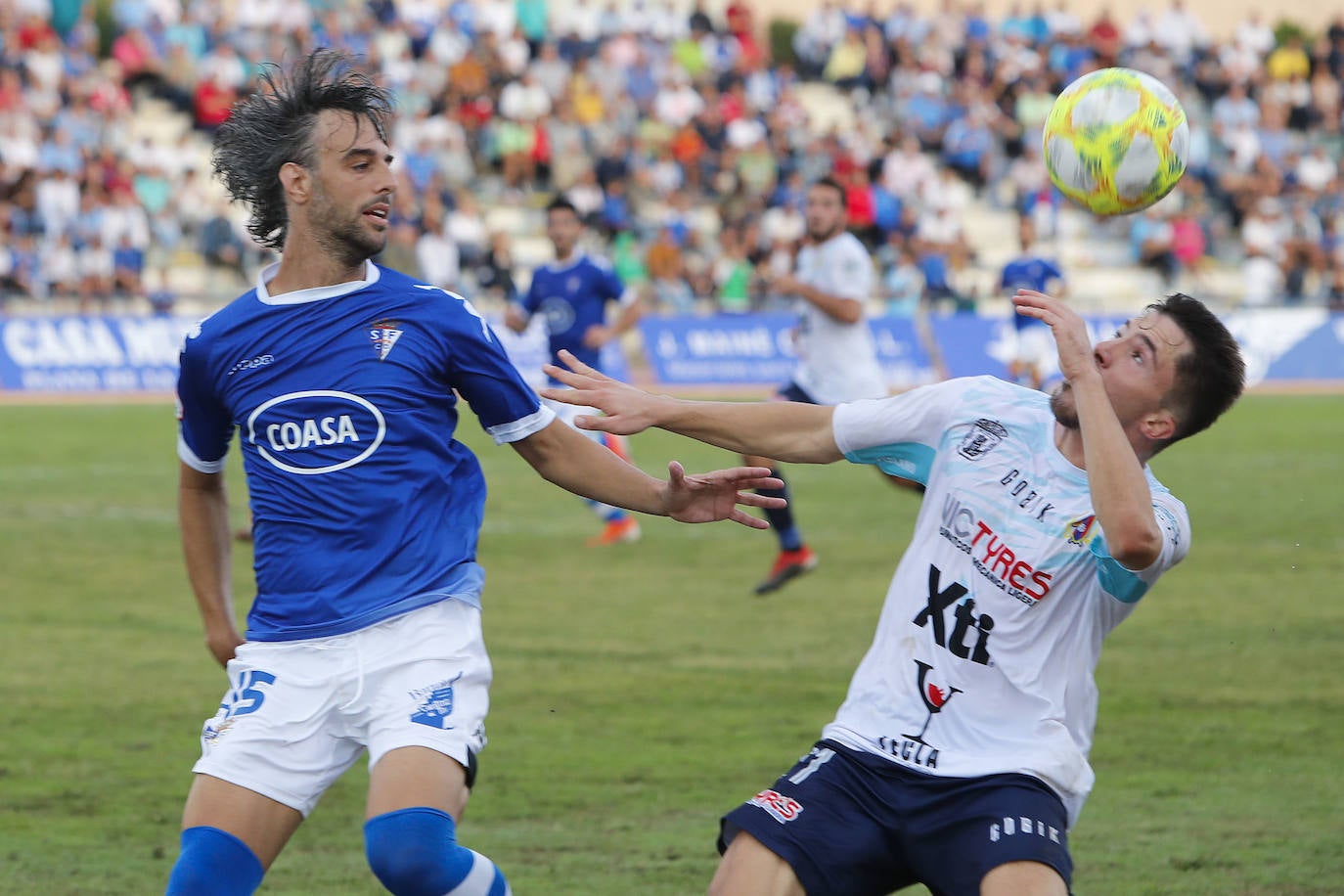 Fotos: El Yeclano se rinde en el minuto 90 (1-0)