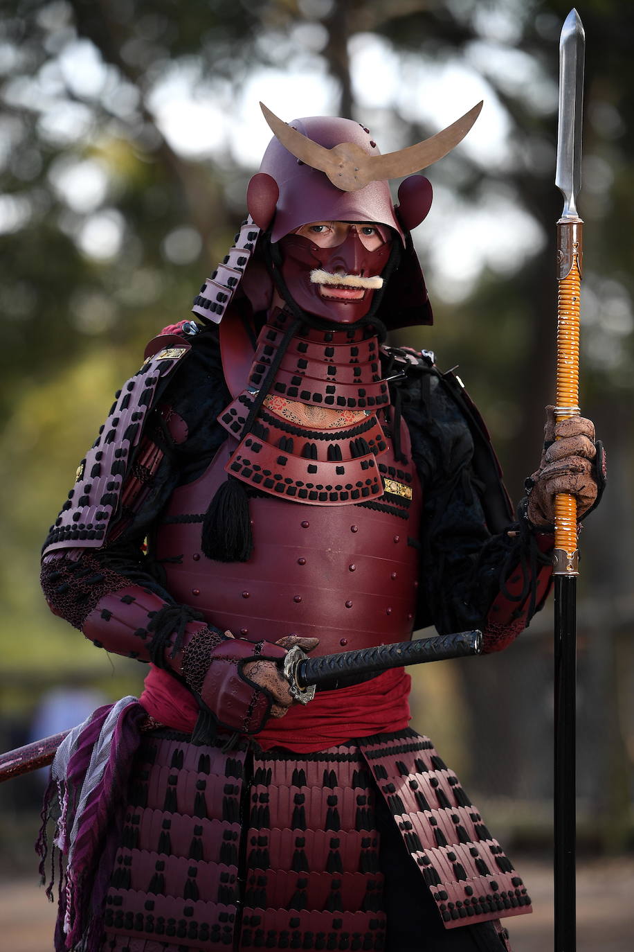 Varios caballeros compiten en la tradicional Feria Medieval de St Ives en Sídney, Australia.