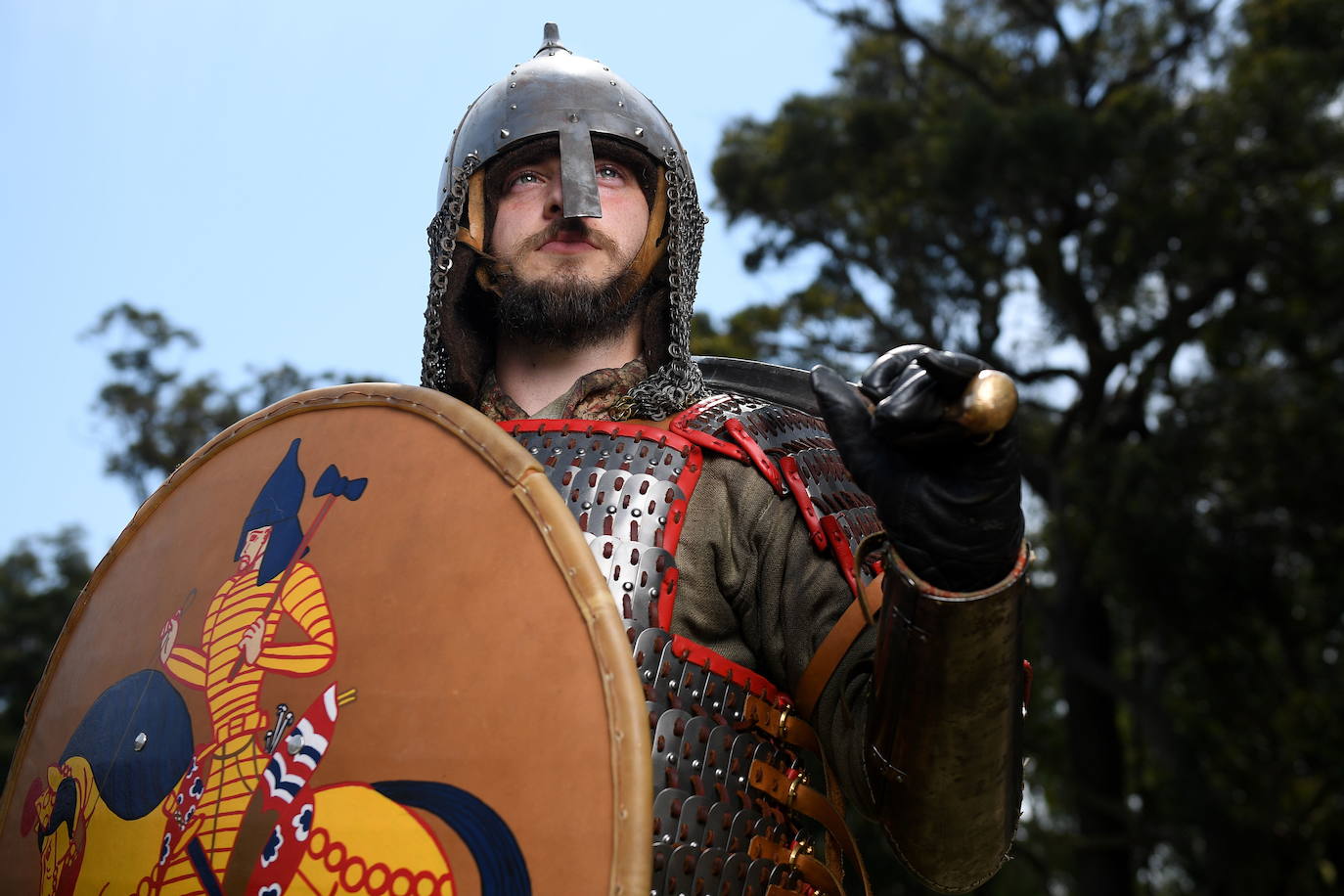 Varios caballeros compiten en la tradicional Feria Medieval de St Ives en Sídney, Australia.