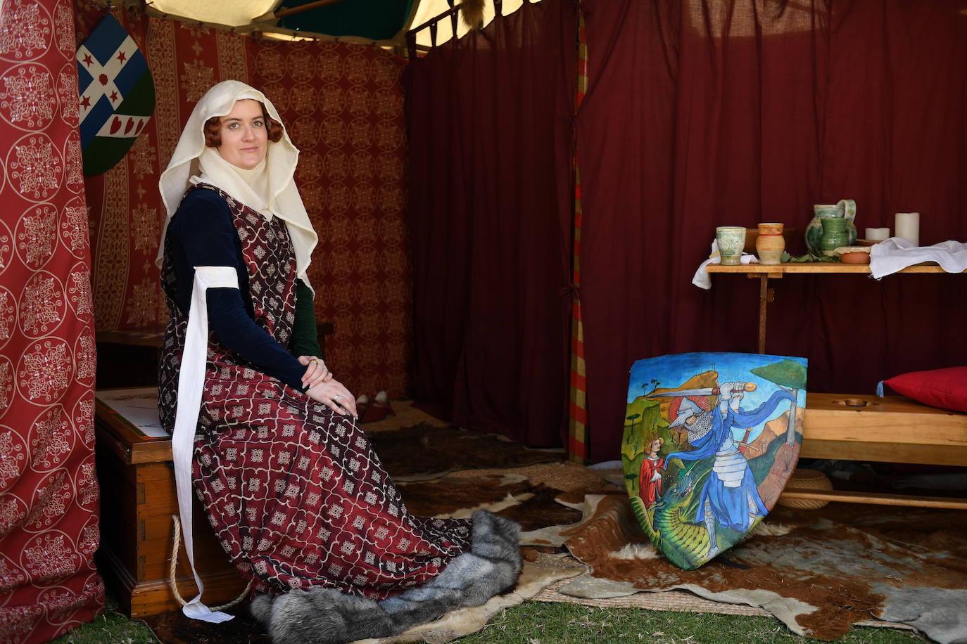 Varios caballeros compiten en la tradicional Feria Medieval de St Ives en Sídney, Australia.