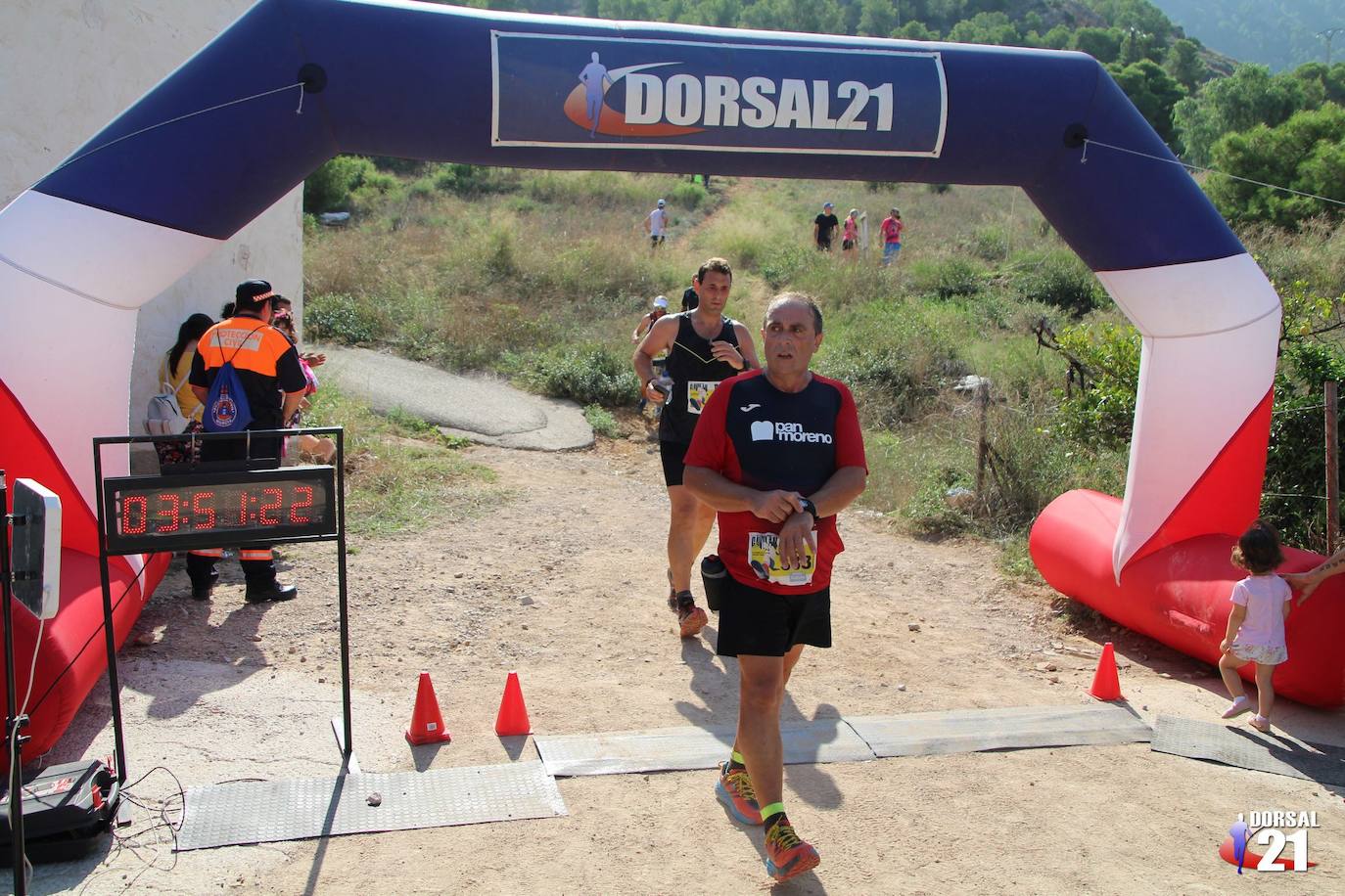 El atleta del Mobel Automenor Running Team Alfonso De Moya se lleva el VI Trail del Gavilán con un tiempo de 2:19:21 en los 22 kilómetros, por los 2:43:57 para su compañera de club Ana Isabel Cánovas