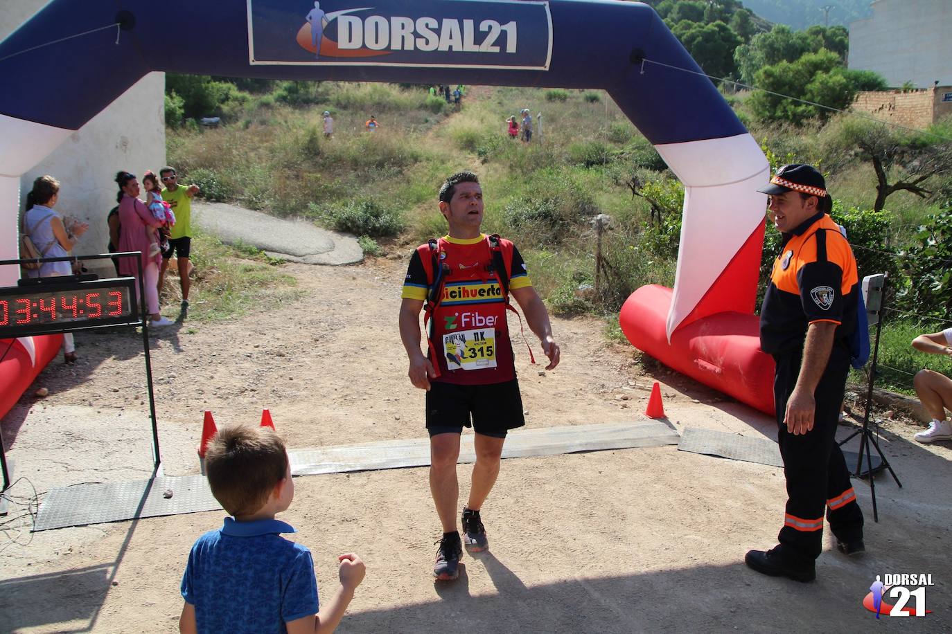 El atleta del Mobel Automenor Running Team Alfonso De Moya se lleva el VI Trail del Gavilán con un tiempo de 2:19:21 en los 22 kilómetros, por los 2:43:57 para su compañera de club Ana Isabel Cánovas