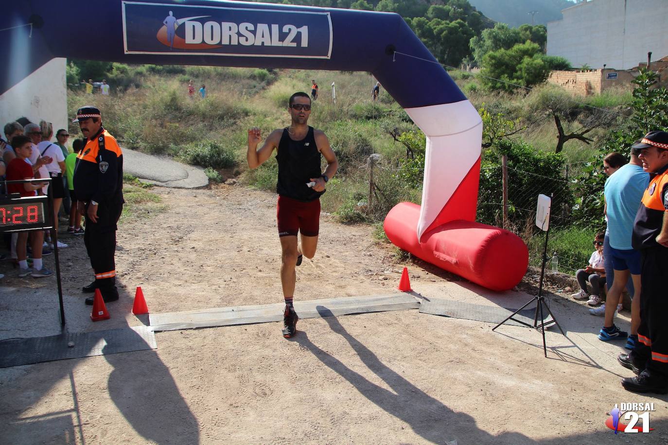 El atleta del Mobel Automenor Running Team Alfonso De Moya se lleva el VI Trail del Gavilán con un tiempo de 2:19:21 en los 22 kilómetros, por los 2:43:57 para su compañera de club Ana Isabel Cánovas