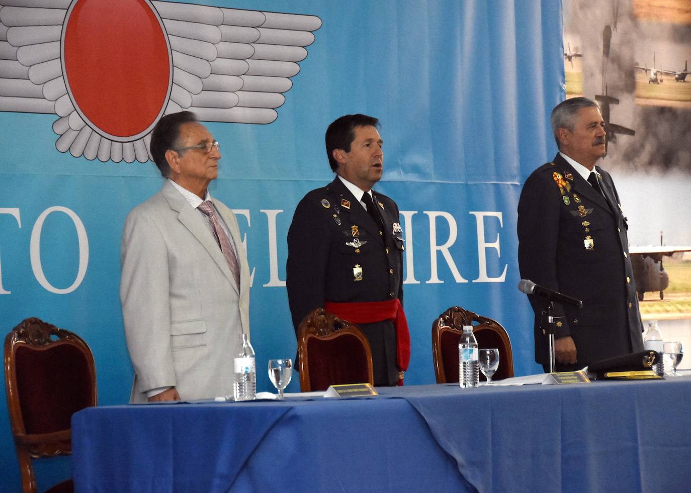 El presidente del Grupo Fuertes muestra su satisfacción de habe realizado el servicio militar en dicho lugar durante la apertura del curso escolar 2019/2020 de la Escuela Militar de Paracaidismo Méndez Parada