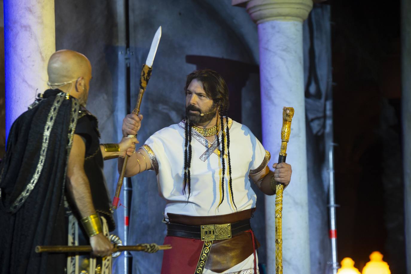 El espectáculo de luz y sonido brilló durante más de una hora y media en un escenario de cien metros de ancho, con dos grandes pantallas de vídeo.