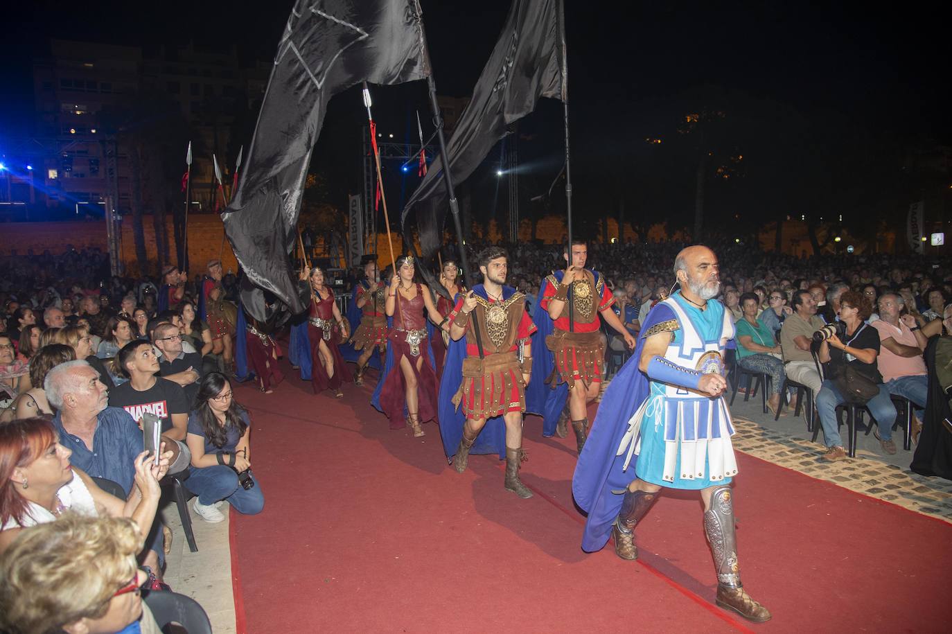 El espectáculo de luz y sonido brilló durante más de una hora y media en un escenario de cien metros de ancho, con dos grandes pantallas de vídeo.