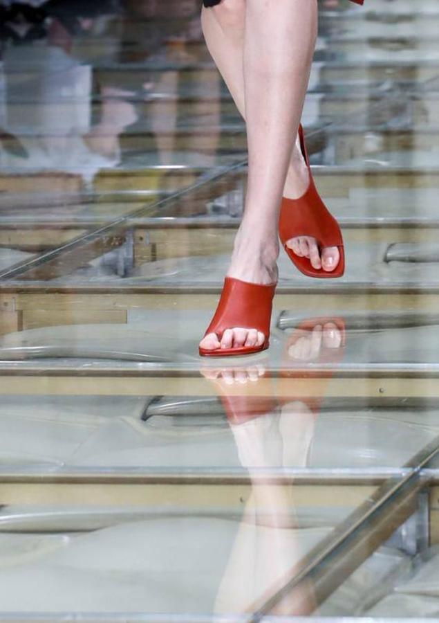 Los diseños Primavera/Verano 2020 de Bottega Veneta desfilan en la London Fashion Week