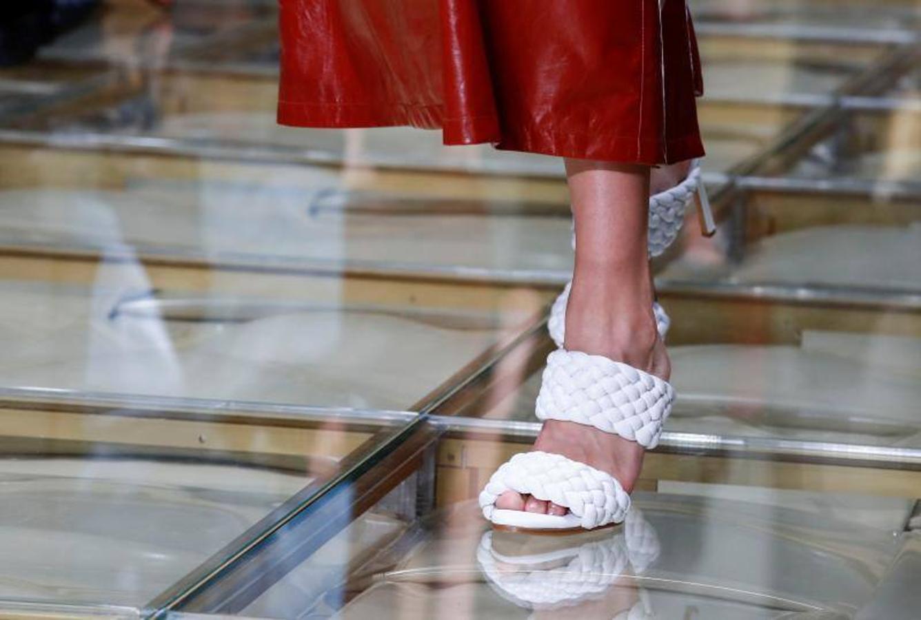 Los diseños Primavera/Verano 2020 de Bottega Veneta desfilan en la London Fashion Week