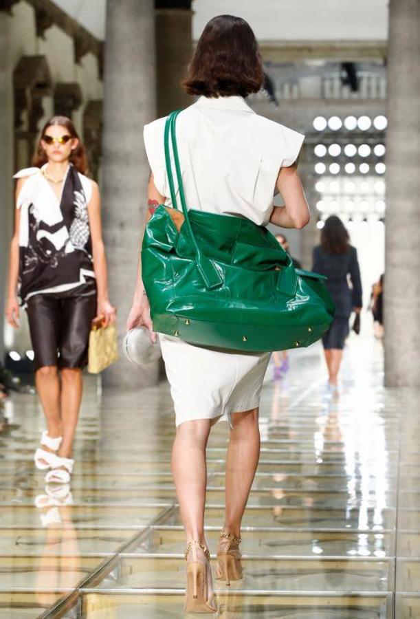 Los diseños Primavera/Verano 2020 de Bottega Veneta desfilan en la London Fashion Week
