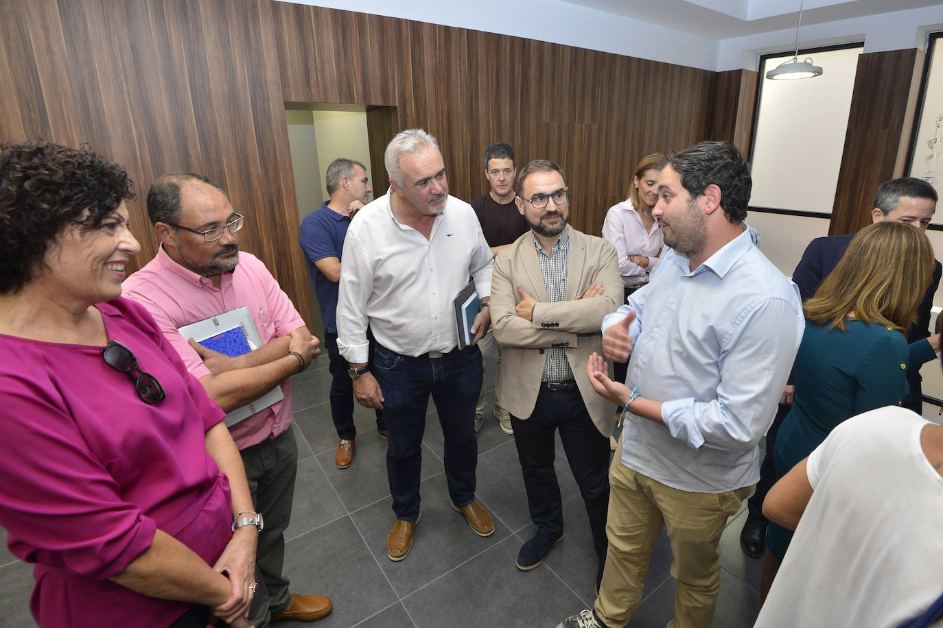 Los 45 alcaldes de los municipios de la Región acudieron a la reunión convocada por la Delegación de Gobierno para tratar cuestiones relativas al Decreto Extraordinario de Ayudas tras la DAN