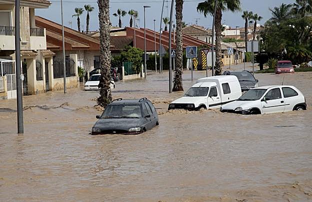 Imagen de archivo de una calle inundada en Los Alcázares tras la última DANA. 