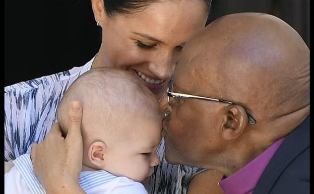 Markle, Archie y Desmond Tutu. 