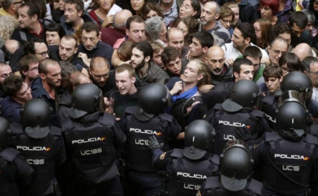 Interior se preparara para enviar hasta 750 antidisturbios a Cataluña en el 'otoño caliente'