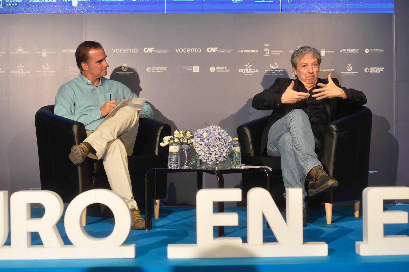 José Belmonte, junto a Raúl Tola y David Toscana.