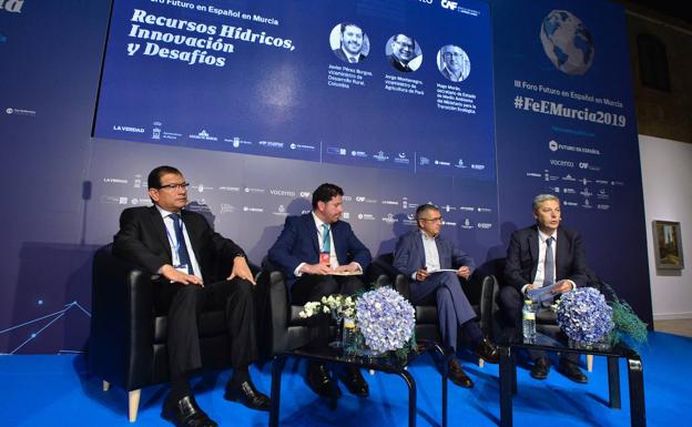 El viceministro de Agricultura de Perú, Jorge Montenegro; el viceministro de Desarrollo Rural de Colombia, Javier Pérez; el secretario de Estado de Medio Ambiente, Hugo Morán; y el director de 'La Verdad', Alberto Aguirre de Cárcer. 