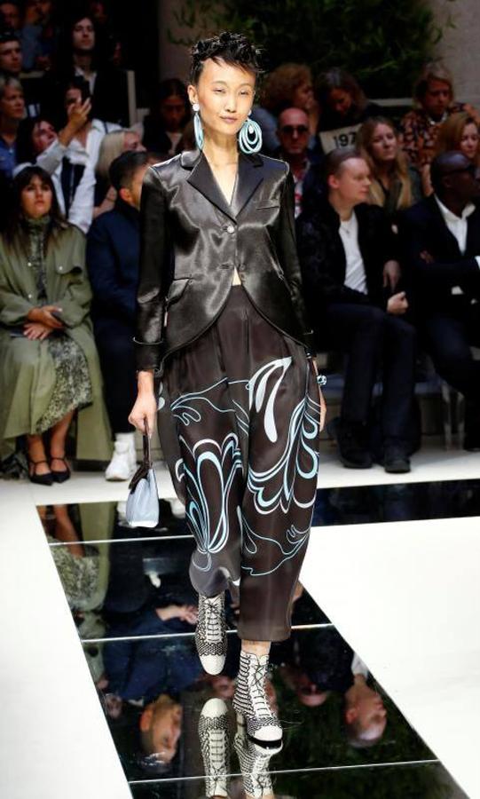 Los diseños Primavera/Verano 2020 de Giorgio Armani desfilan en la Milán Fashion Week