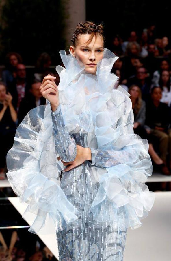 Los diseños Primavera/Verano 2020 de Giorgio Armani desfilan en la Milán Fashion Week