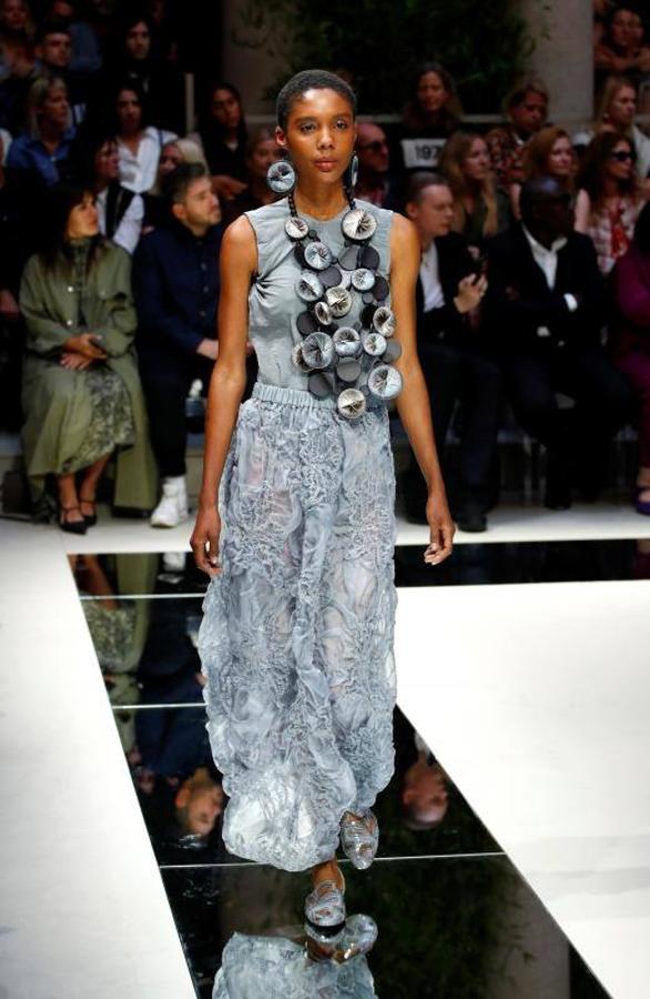 Los diseños Primavera/Verano 2020 de Giorgio Armani desfilan en la Milán Fashion Week
