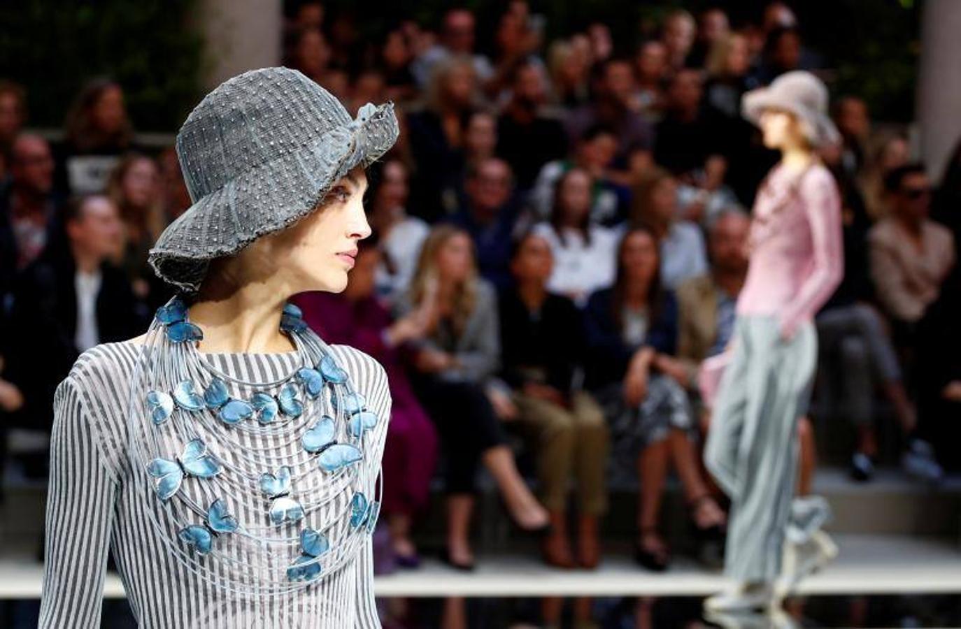 Los diseños Primavera/Verano 2020 de Giorgio Armani desfilan en la Milán Fashion Week