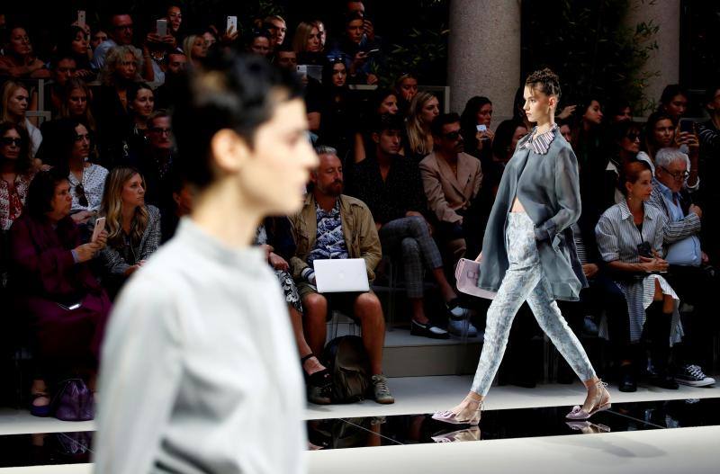 Los diseños Primavera/Verano 2020 de Giorgio Armani desfilan en la Milán Fashion Week