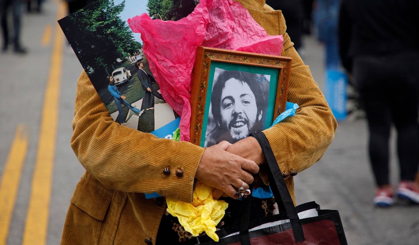 Distintos actos conmemorativos festejan la celebración de los 50 años del «Abbey Road» de The Beatles en lugares tan dispares como Cuba o Hollywood. Cuando «Abbey Road» se publicó el 26 de septiembre de 1969, nadie dijo que aquel iba a ser el último disco de los Beatles, pero ellos lo grabaron como si nunca más fueran a trabajar juntos. Incluso colocaron un tema llamado «The end» como cierre del álbum.