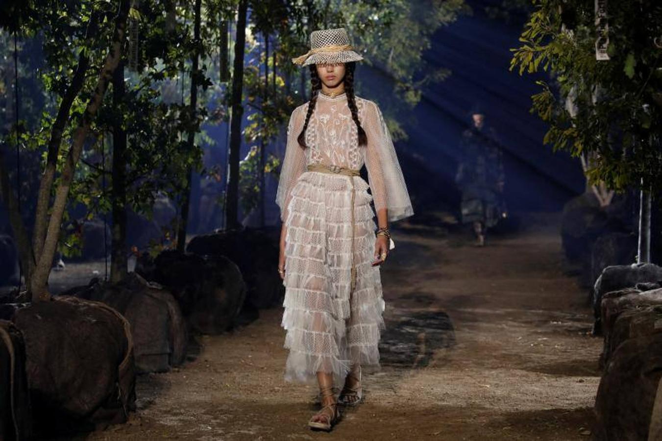 Dior inaugura la pasarela de la París Fashion Week con los diseños de Maria Grazia Chiuri de Primavera/Verano 2020