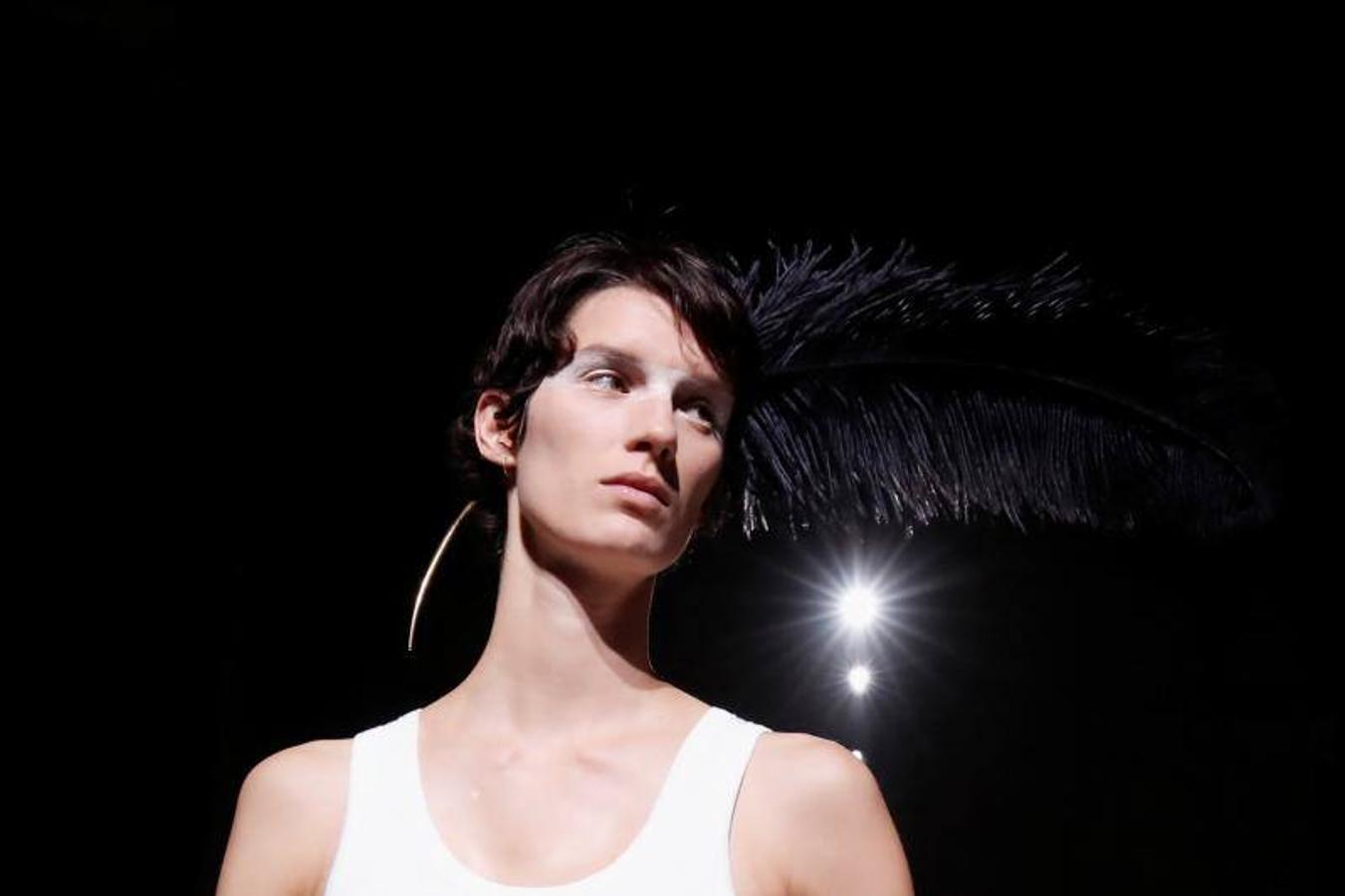 Los diseños Primavera/Verano 2020 de Dries Van Noten desfilan en la París Fashion Week 