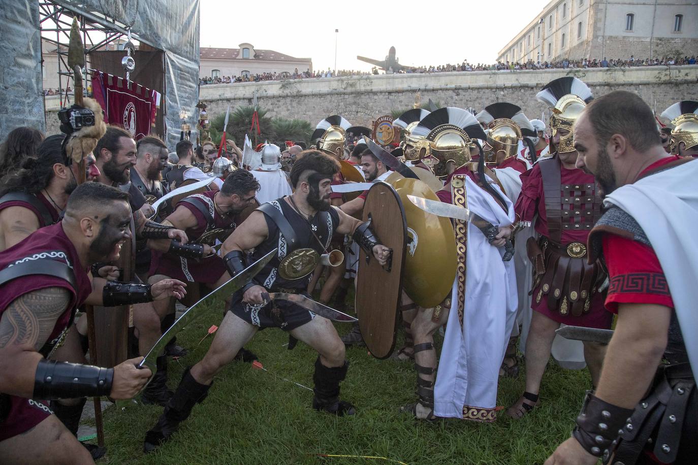 La Batalla entre carthagineses y romanos deleita a más de 5.000 personas, con una puesta en escena con más luchas cuerpo a cuerpo
