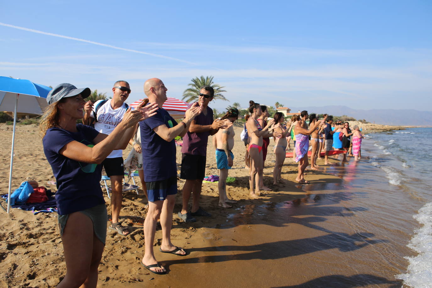 Cuatro nadadoras del Club Master Madrid completan una travesía entre Mazarrón y Águilas para llamar la atención sobre las basuras marinas y la contaminación de los océanos