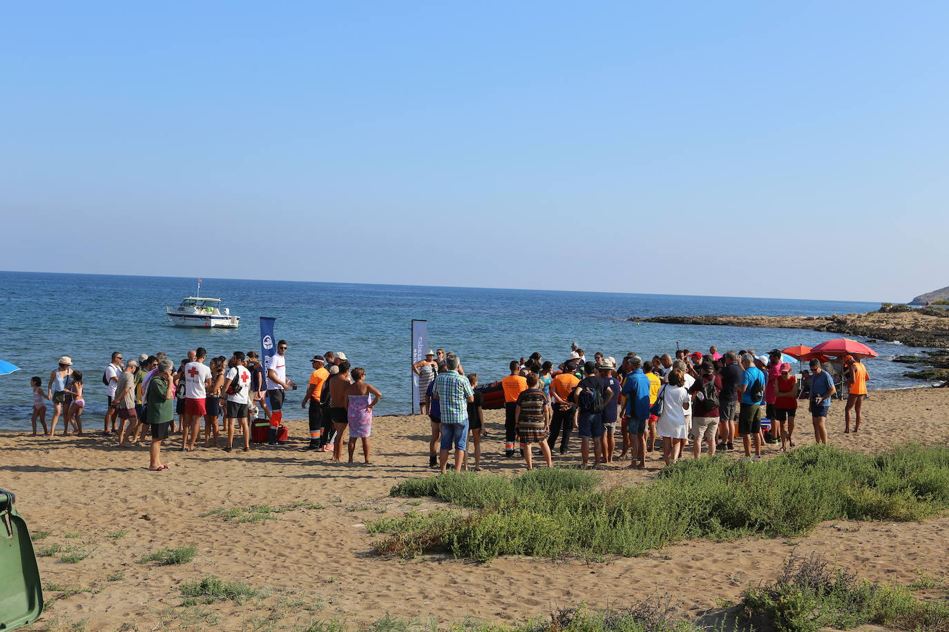 Cuatro nadadoras del Club Master Madrid completan una travesía entre Mazarrón y Águilas para llamar la atención sobre las basuras marinas y la contaminación de los océanos