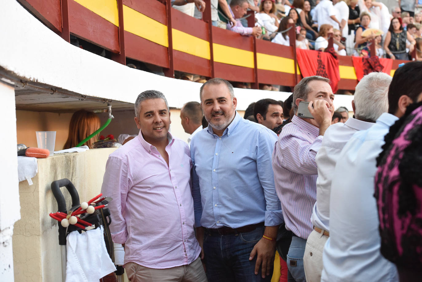 Perera dio una gran tarde de toros y se llevó cuatro orejas; Ponce y Ureña pasearon dos por coleta.