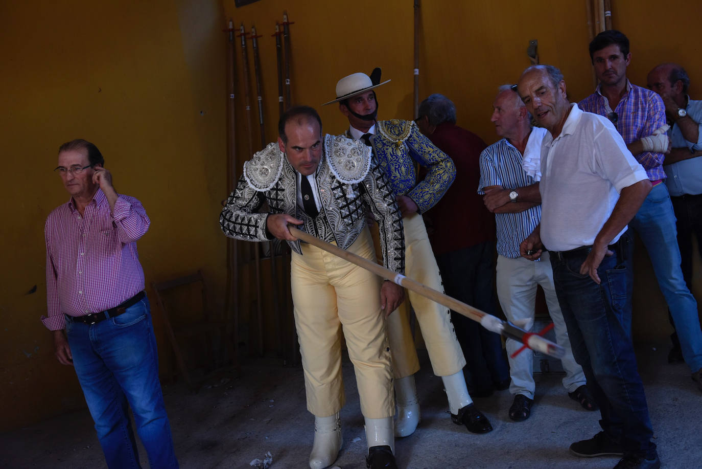 Perera dio una gran tarde de toros y se llevó cuatro orejas; Ponce y Ureña pasearon dos por coleta.