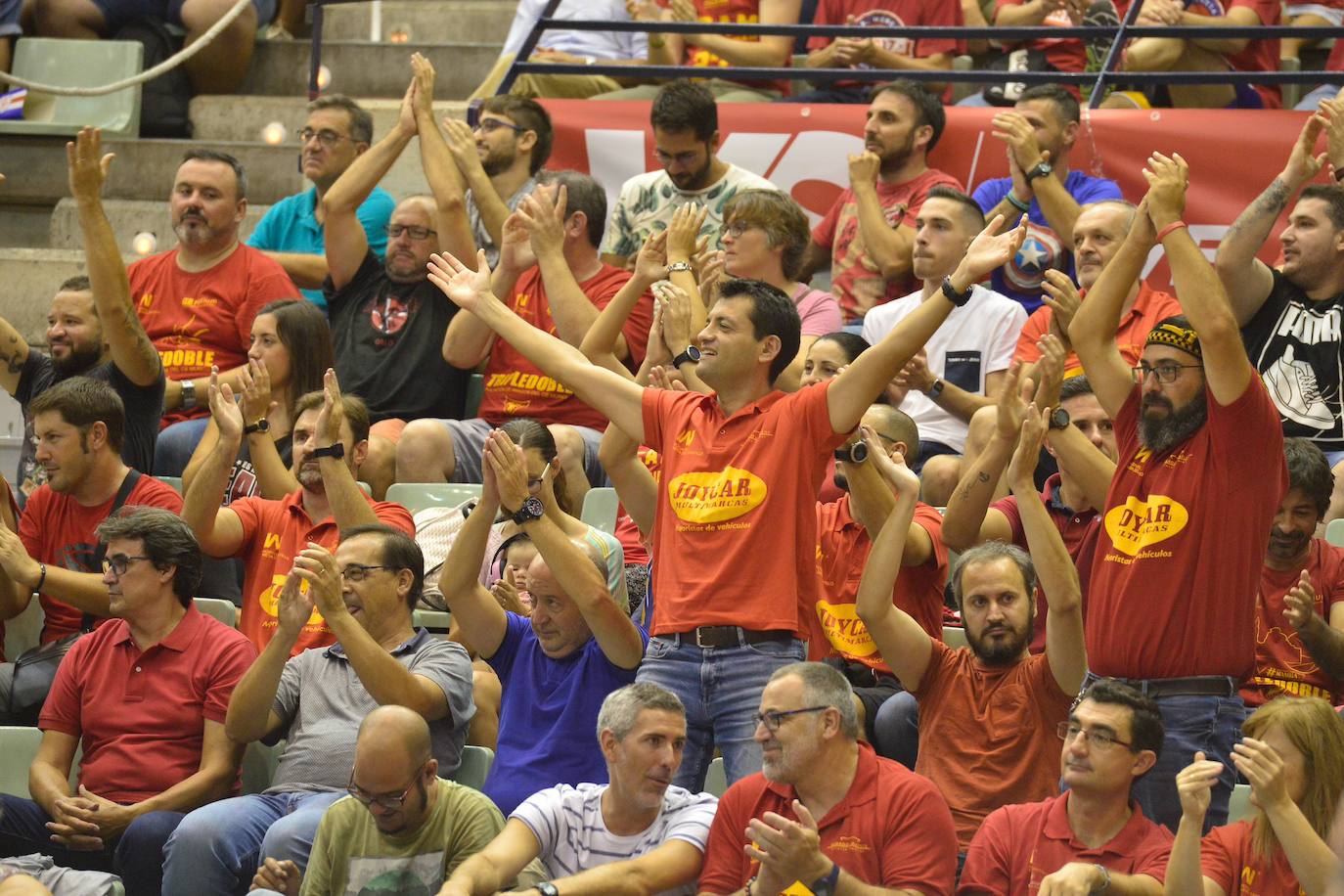 El equipo murciano jugó a tirones todo el partido, pero se llevó la primera con exhibición de su estrella en el cierre y alto nivel del dúo griego.
