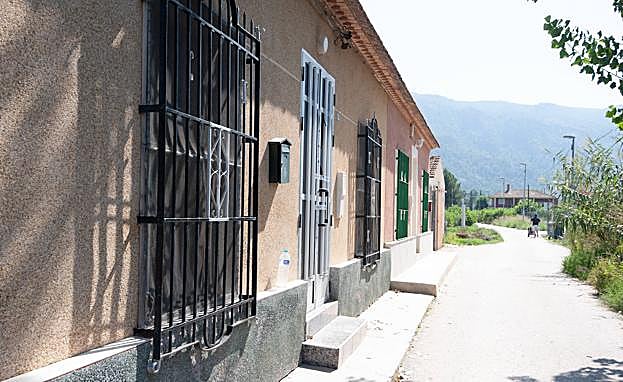 El portal de la vivienda en la que habría tenido lugar el crimen.