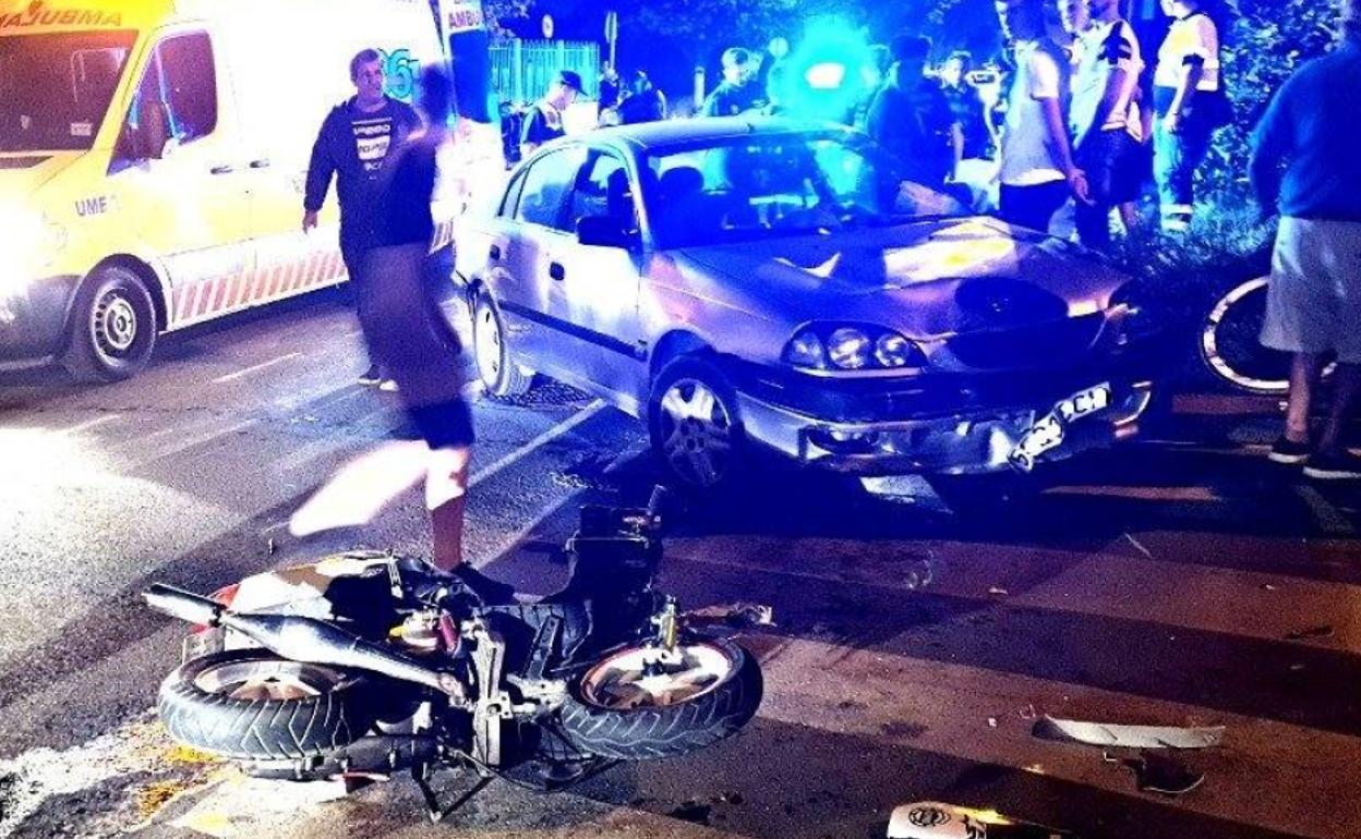 Siniestro entre un coche y una moto, ocurrido este lunes en La Raya.