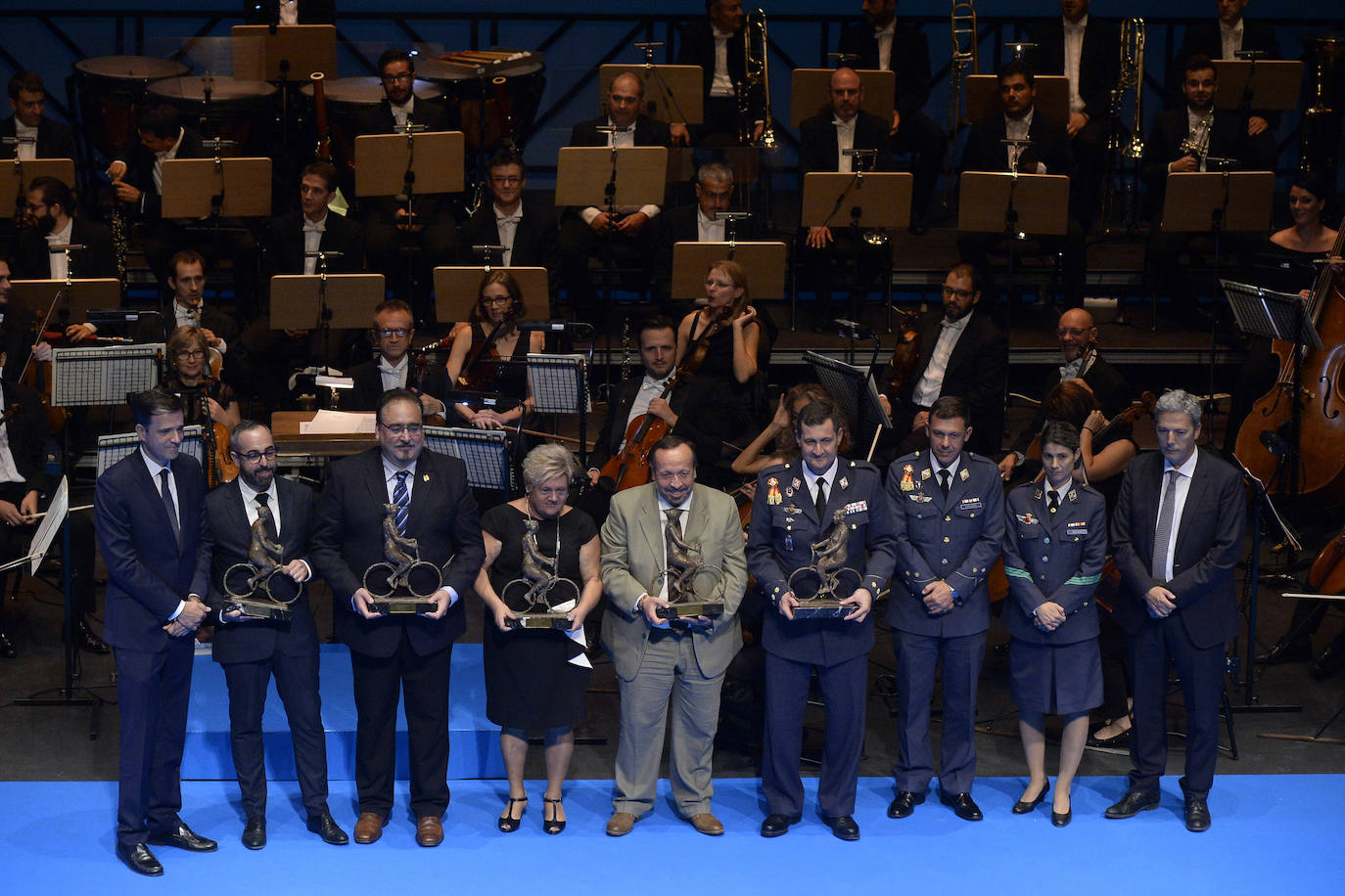 'La Verdad' otorga los premios 'Los Mejores' a la Academia General del Aire, Carmen Gil, Carlos Moreno y los festivales de teatro de San Javier y Molina de Segura por su dedicación y compromiso.