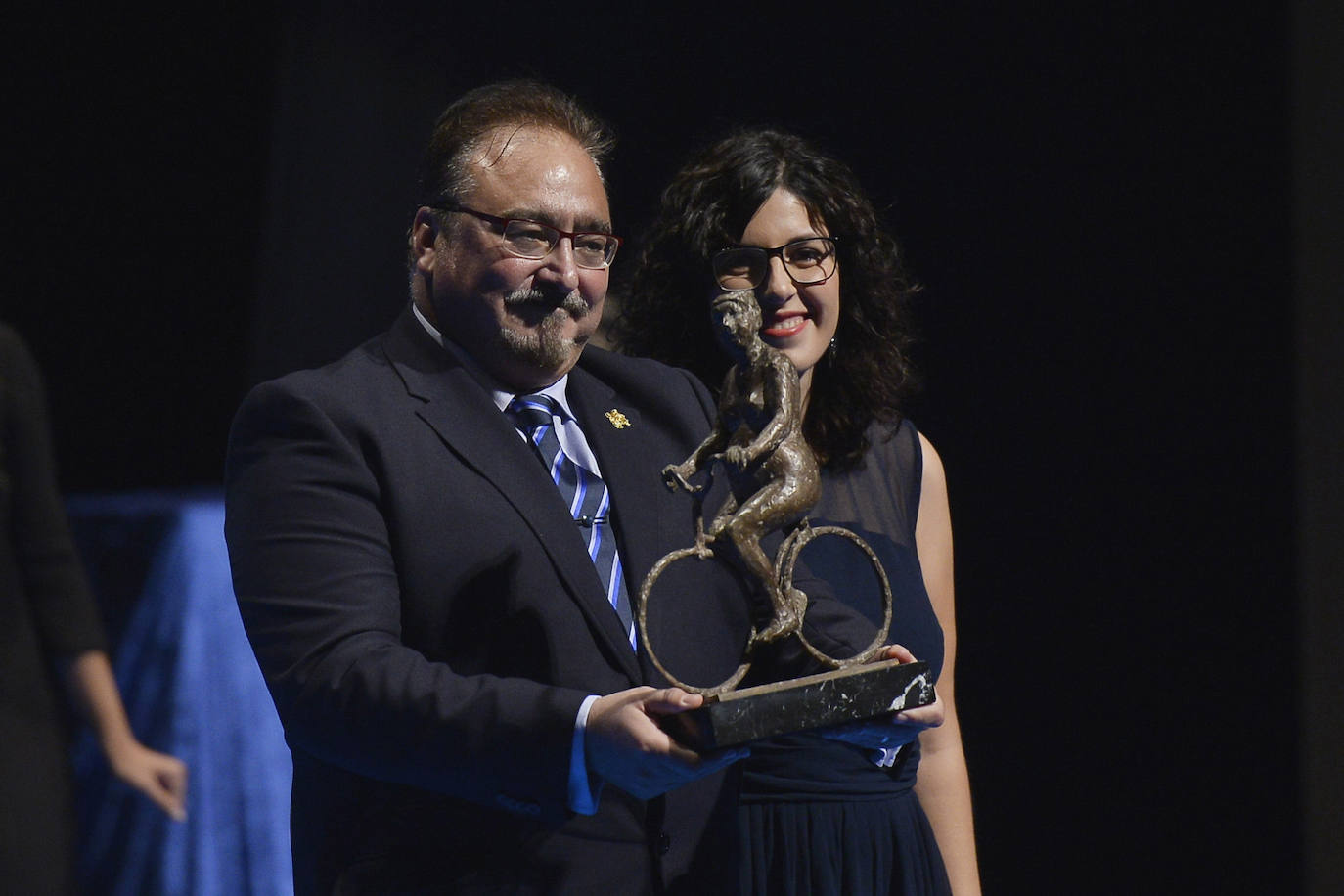 'La Verdad' otorga los premios 'Los Mejores' a la Academia General del Aire, Carmen Gil, Carlos Moreno y los festivales de teatro de San Javier y Molina de Segura por su dedicación y compromiso.